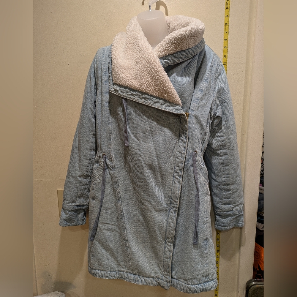 VENUS Light Blue Teddy Size 8 Jacket with Cream Lining